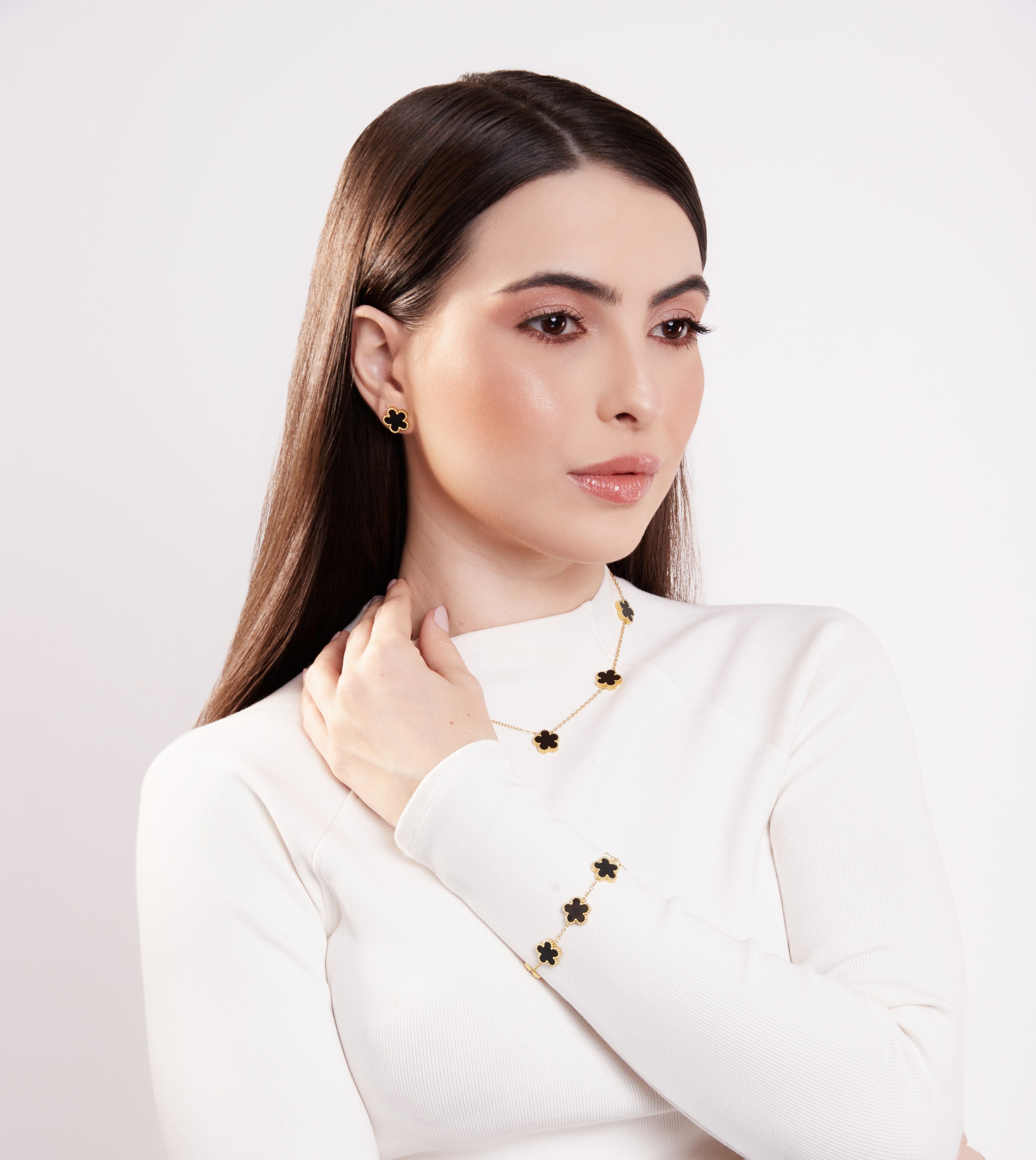 Kit Trevo Preto: Colar, Pulseira e Brinco - Banhado em Ouro 18k