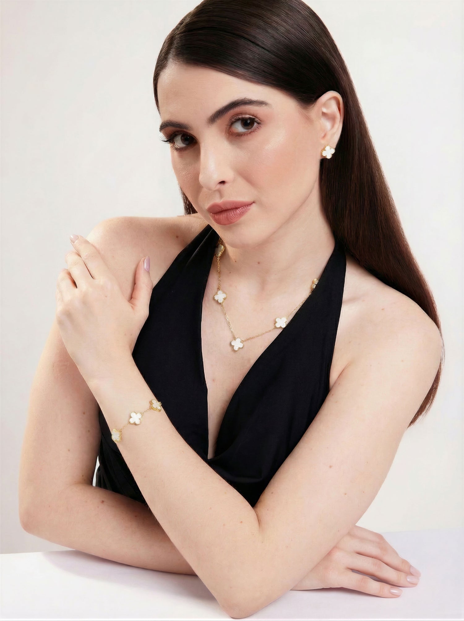 Colar de Trevo Branco Banhado em Ouro 18k