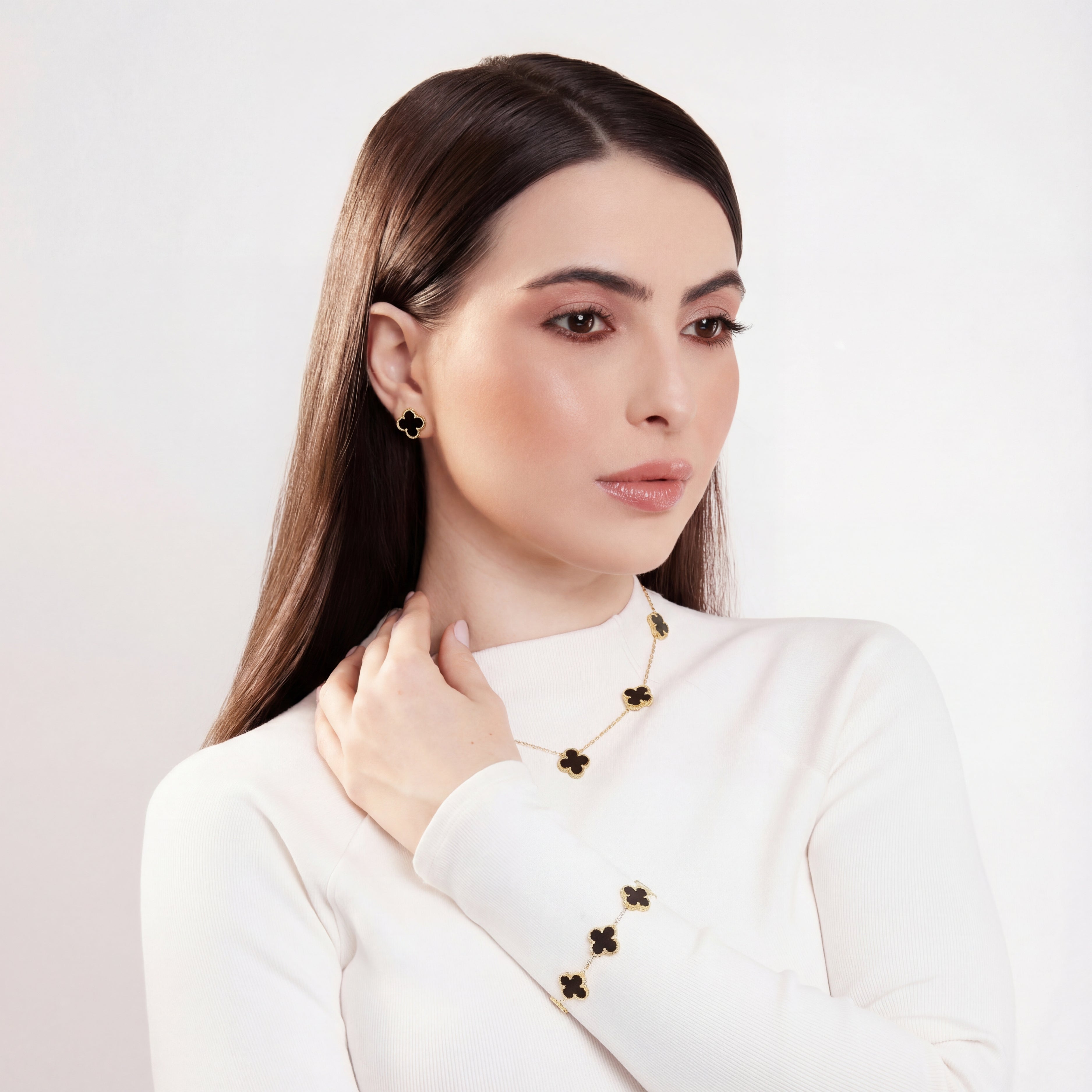 Pulseira de Trevo Preta Banhada em Ouro 18k